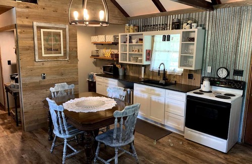 Pipe Creek Cottage | Beautiful and Spacious Texas Hill Country Cottage for a San Antonio Vacation with the Family
