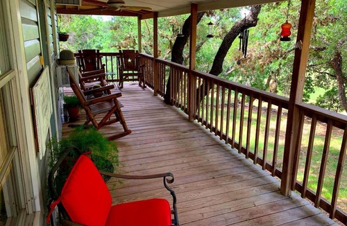 Pipe Creek Cottage | Beautiful and Spacious Texas Hill Country Cottage for a San Antonio Vacation with the Family