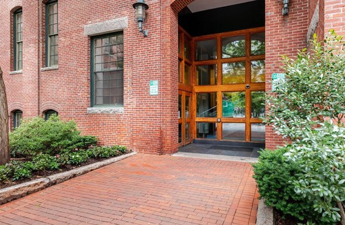 Central Square Apartment | Beautiful Central Square 2BR nr T, by Blueground