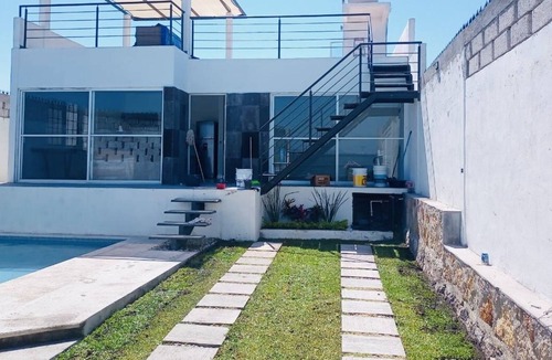 Buenavista de Cuellar House | Beautiful new house with private pool and lake view