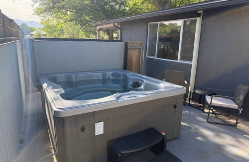 Corrales House | Beautiful Spacious 4-bedroom home in Corrales with WiFi, AC and gourmet kitchen.
