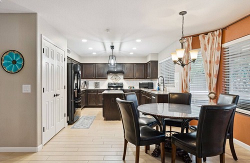 Gilbert House | Beautiful & Spacious Home W/Heated Pool & Hot Tub