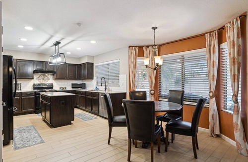 Gilbert House | Beautiful & Spacious Home W/Heated Pool & Hot Tub