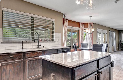 Gilbert House | Beautiful & Spacious Home W/Heated Pool & Hot Tub