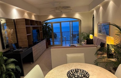 South Shore Hotel Area Condo | BEAUTIFUL VIEWS ON PLAYAS GEMELAS BEACH