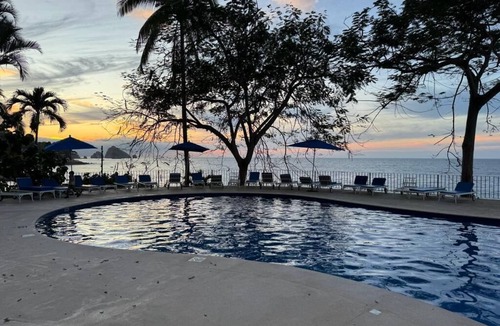 South Shore Hotel Area Condo | BEAUTIFUL VIEWS ON PLAYAS GEMELAS BEACH