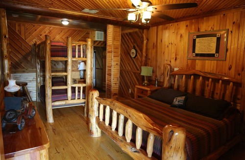 Quinlan Cabin | Beautiful Waterfront Lodge on Ranch with Pool - 45 Miles from Dallas
