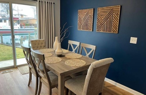 Algonac House | Beautiful waterfront vacation home -open & modern