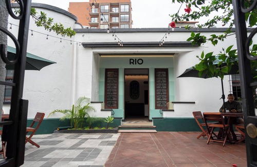Zona 5 House | bed in shared dorm Rio Hostel in Guatemala City Zone 4, pedestrian streets.