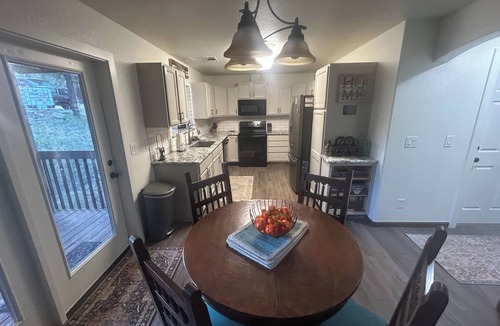 Flagstaff Cabin | <> Beech Cabin Getaway in the Pines, Recently Remodeled!
