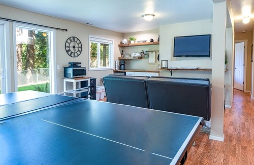 Corvallis House | Bella: luxury, spacious 5 BR, game room, fire pit