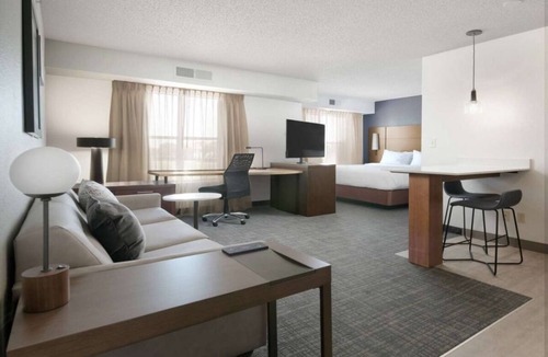 Fossil Creek Hotel | Best Place to Stay in Fort Worth! Outdoor Pool, Free Parking and Breakfast!
