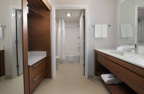 Fossil Creek Hotel | Best Place to Stay in Fort Worth! Outdoor Pool, Free Parking and Breakfast!