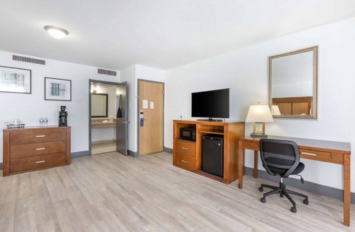 Biggs Field Hotel | Best Western Plus El Paso Airport Hotel & Conference Center