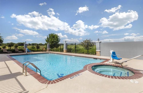 Forest Hill Hotel | Best Western Plus Fort Worth Forest Hill Inn & Suites