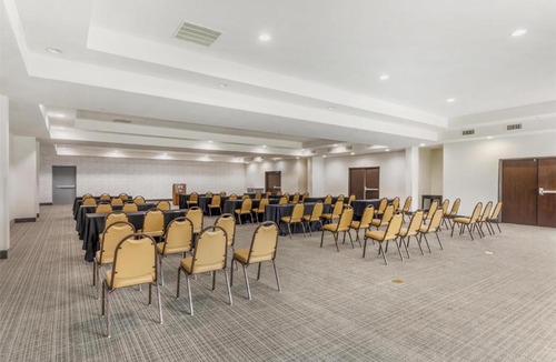 Forest Hill Hotel | Best Western Plus Fort Worth Forest Hill Inn & Suites