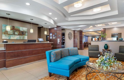 Luling Hotel | Best Western Plus Longhorn Inn & Suites