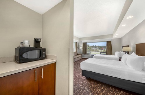 Bertsch-Oceanview Hotel | Best Western Plus Northwoods Inn