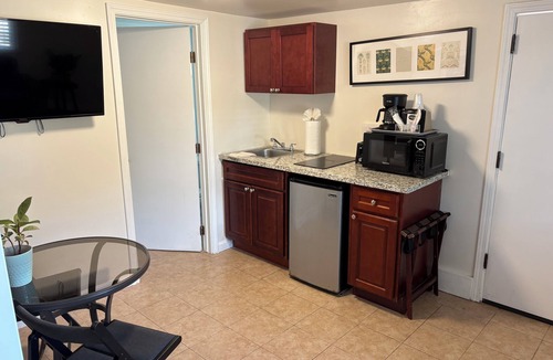 Pacific Grove Hotel | Bide-A-Wee Inn