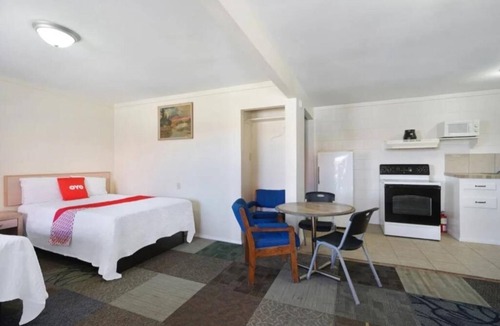 Alpine Hotel | Big Bend Hiking Trails & Dining Nearby – Relax in Room with Kitchenette