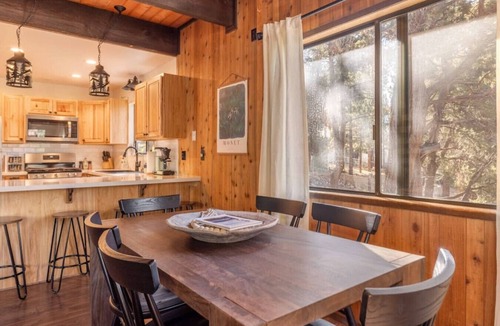 Whispering Forest Cabin | Big Blue|Rustic Modern, Jacuzzi, Centrally located