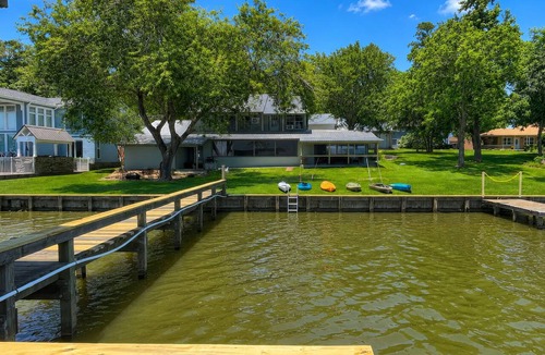 Trinity House | Big spacious home, 6 kayaks, firepit, fishing, boat space, next to Goat Island.