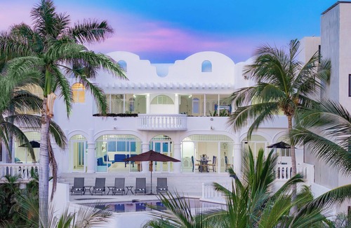 Santa Maria Huatulco Villa | Billiard Table with Ocean Views and Private Pool