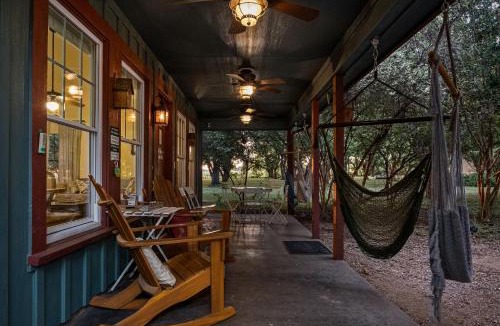 Prairie Lea House | Bird House Countryside Pecan Farm 6acre San Marcos