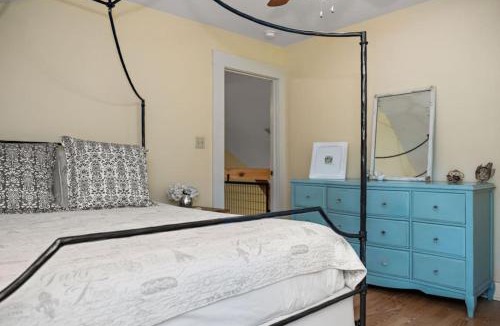 Prairie Lea House | Bird House Countryside Pecan Farm 6acre San Marcos