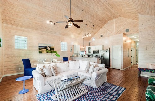 Port Aransas House | Bird in Paradise