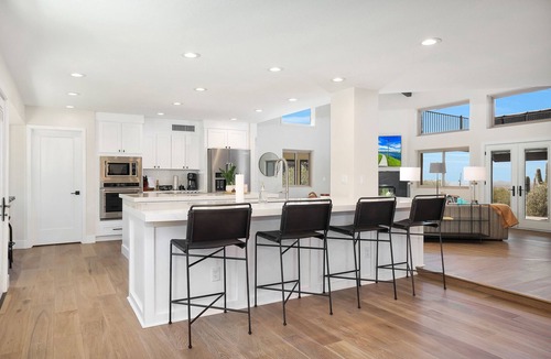 Surrey Hills House | Black Mountain Gem! Completely Renovated! 10am Check-In and 3 pm Check-Out!