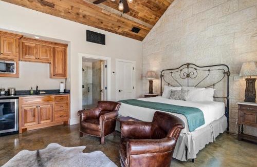Fredericksburg Hotel | Blacksmith Quarters on Barons Creek