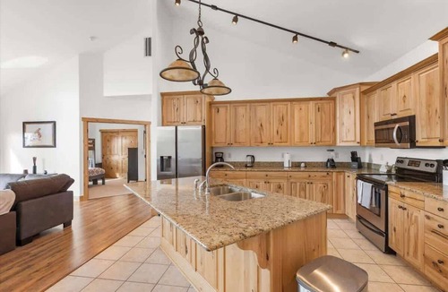 Somers House | Blacktail Retreat | Close to Skiing & Glacier Park