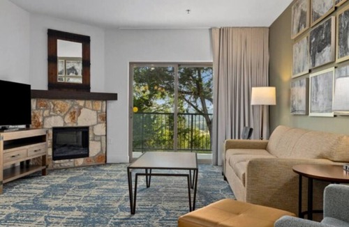 Ingram House | BLOCK WM Stablewood Springs 1br