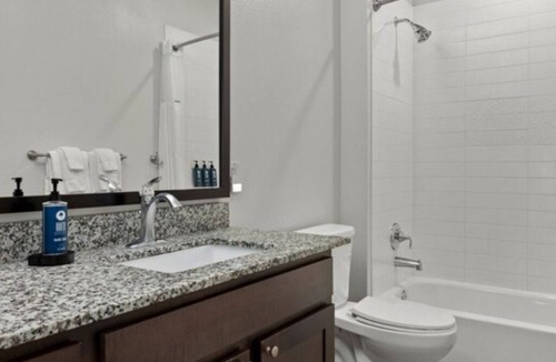 Ingram House | BLOCK WM Stablewood Springs 1br