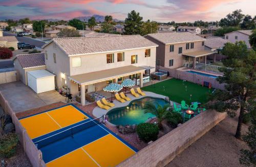 Chandler House | Bloomin' Dunes - Pool Pickleball & Tiki Bar