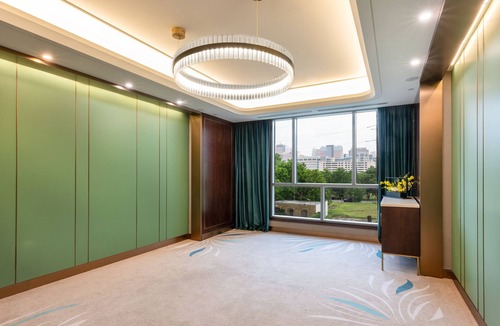 Texas Medical Center Hotel | Blossom Hotel Houston, Curio Collection by Hilton
