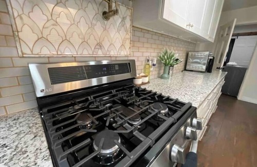 Edgebrook House | Blue Lagoon Spanish Retreat 5BRs and Pool Airport