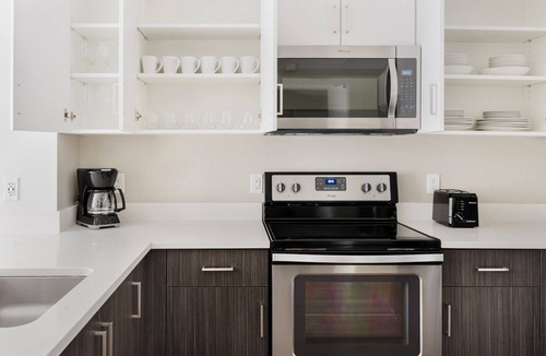 Centerville Apartment | Blueground | Centerville, pool, nr Central Park