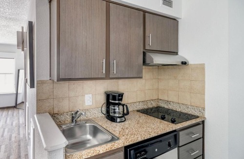 Gateway Apartment | Blueground Gateway pool gym close to shops ATX-242