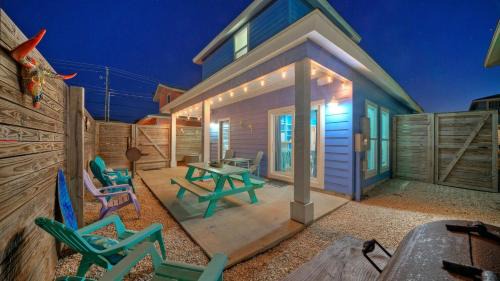 Port Aransas House | Bluetique Hotel by AvantStay