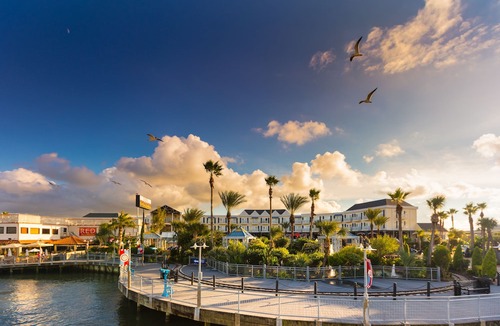 Clear Lake Shores Hotel | Boardwalk Inn