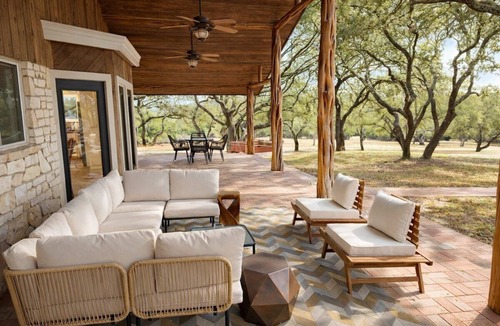 Boerne Cabin | Boerne Modernist: 12.5-Acre Retreat & Exec Cabin