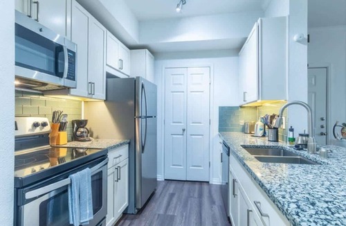 Irving Apartment | Boulevard Stays 1BR King Suite Pool, Gym & Parking 03
