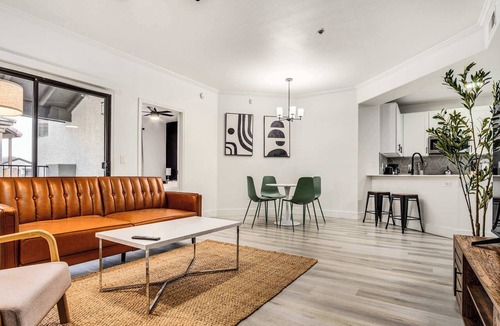Glendale Sports and Entertainment District Apartment | Boulevard Stays 2BR by Stadium Pool, Parking, Gym 05