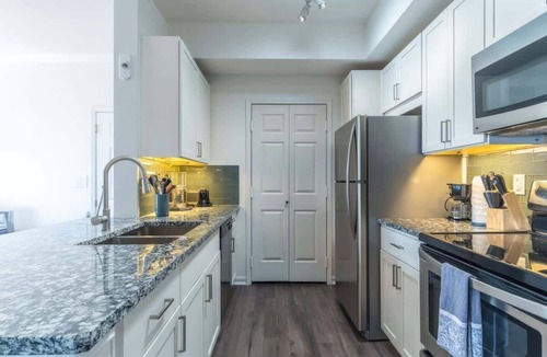 Irving Apartment | Boulevard Stays Comfy King 1BR Pool, Gym & Free Parking 05