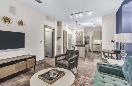 Collin County Apartment | Boulevard Stays Elegant 1BR Pool, Gym, Parking