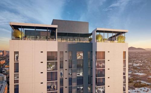 Evans Churchill Apartment | Boulevard Stays Modern Highrise STU Sky Pool Parking Gym 13
