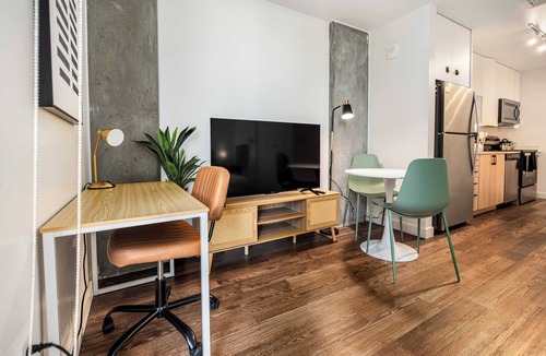 Evans Churchill Apartment | Boulevard Stays Modern Highrise STU Sky Pool, Gym 01