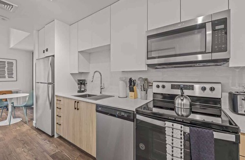Evans Churchill Apartment | Boulevard Stays Studio Retreat Pool & Gym Included 1